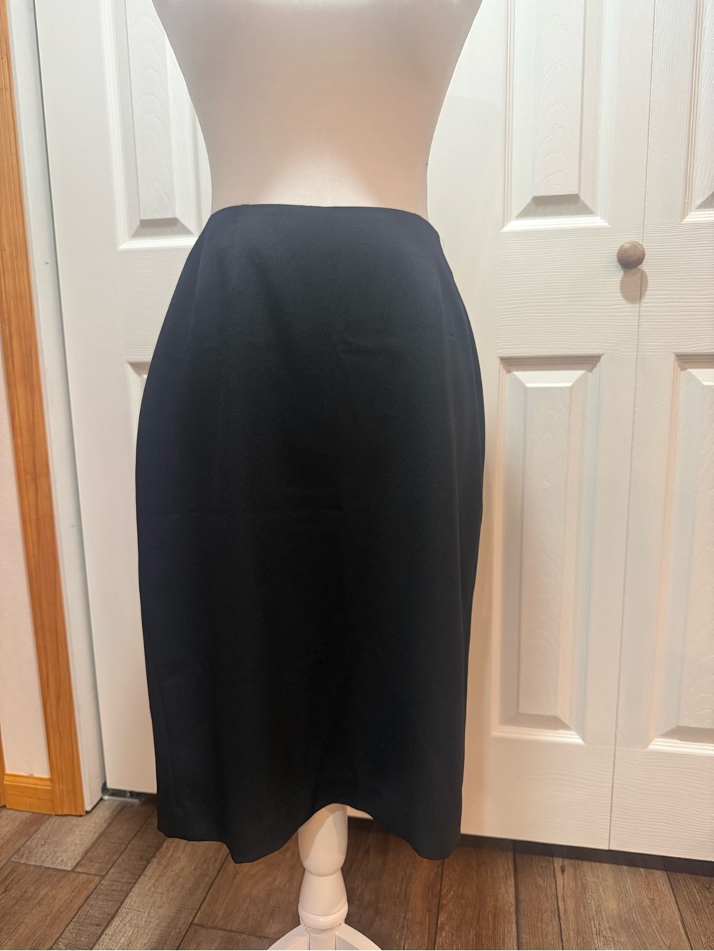Kasper Black Midi Skirt with Clean A-Line